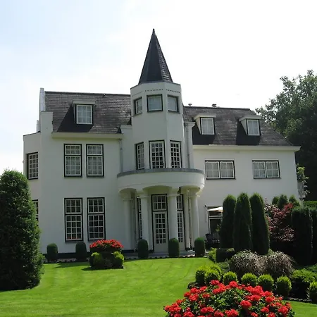 De Vijverhof 2*